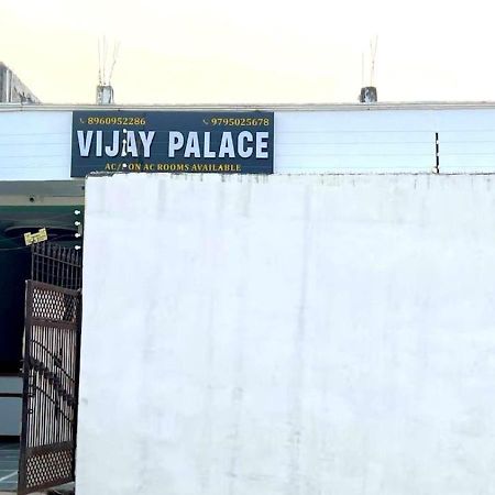 Hotel Vijay Palace Ayodhya Buitenkant foto