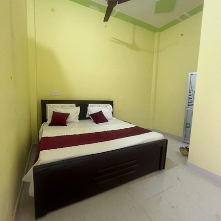 Hotel Vijay Palace Ayodhya Buitenkant foto